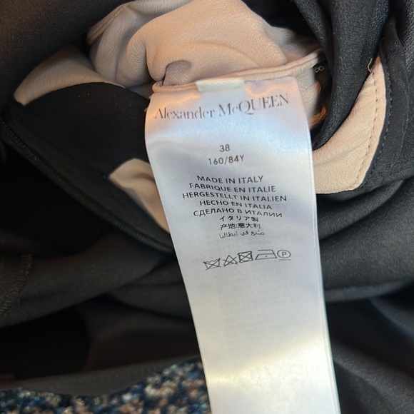 ALEXANDER MCQUEEN
Draped crepe and lace dress 38 - Picture 13 of 16